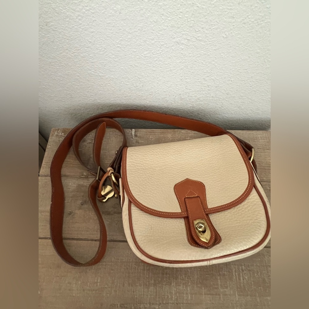 Cream Dooney & Bourke Vintage All Weather Leather Saddle Crossbody Bag Made USA
